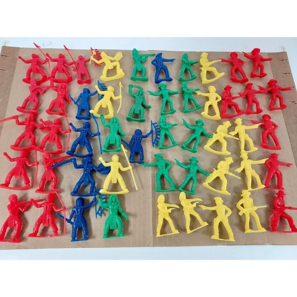 Cowboys & Indians 2" Plastic Figurines Lot of 49 TY246 - Picture 2 of 3